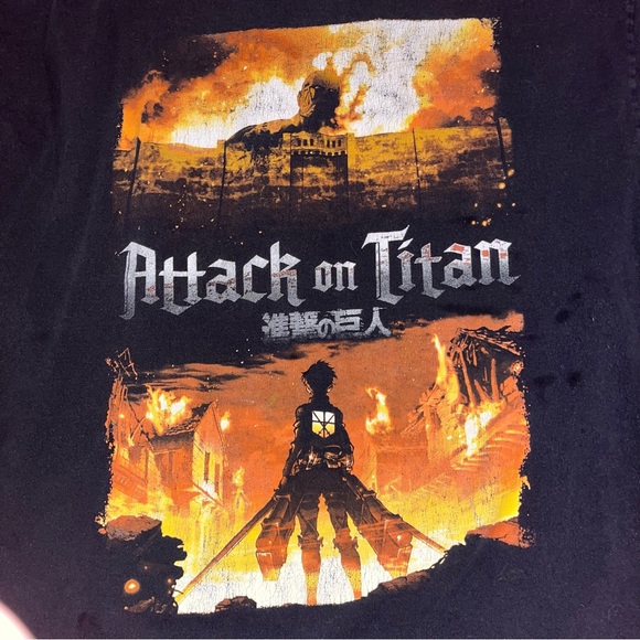 Attack on titan shirt - Picture 1 of 3